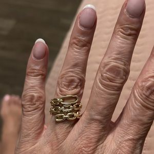 Gorgeous Kendra Scott ring.  Ryder wrap ring in gold.  Ring size 8